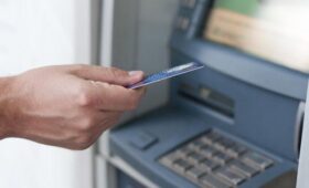 Банки ужесточат контроль за счетами клиентов: украинцам дали советы