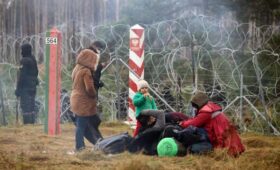 Россия и Беларусь использовали мигрантов как оружие против Евросоюза: NYT раскрыл схему