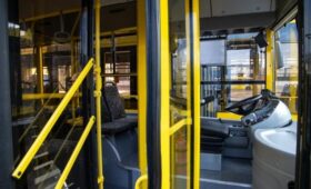 В Киеве изменили движение общественного транспорта из-за атаки РФ: перечень маршрутов