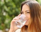Какая вода полезнее — холодная или комнатной температуры: диетолог дала чёткий ответ