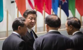 Саммит с Трампом: Си просил о «необычных» перерывах и опирался на жену, – WSJ